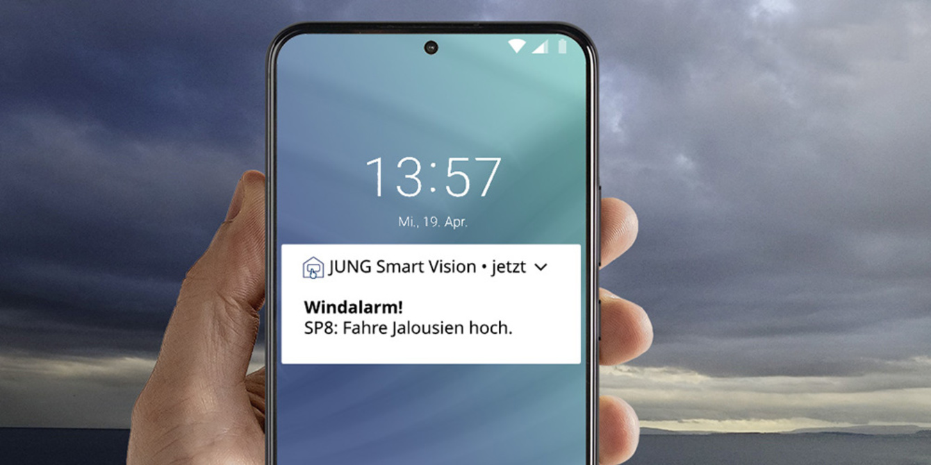JUNG Smart Panel 8 bei Breitmeier Elektroanlagen in Schönwölkau