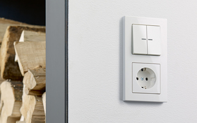 JUNG KNX Taster F 10 bei Breitmeier Elektroanlagen in Schönwölkau